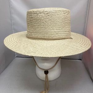 Lack of color straw hat